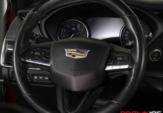 Подержанный автомобиль Cadillac XT4 2021 года (14 фото)