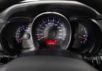 Подержанный автомобиль Kia Rio Hatchback 2014 года (12 фото)