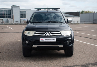 Подержанный автомобиль Mitsubishi Pajero Sport 2014 года (2 фото)
