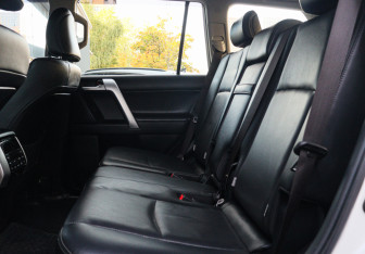 Подержанный автомобиль Toyota Land Cruiser Prado 2018 года (9 фото)