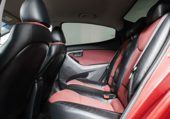 Подержанный автомобиль Hyundai Elantra Sedan 2012 года (16 фото)