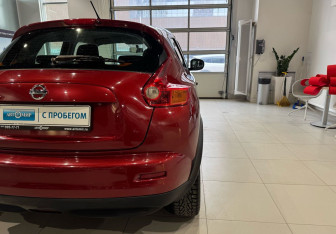 Подержанный автомобиль Nissan Juke 2014 года (8 фото)