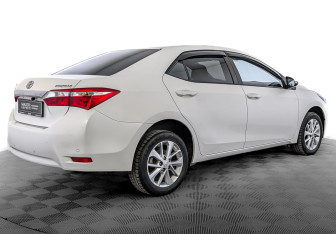 Подержанный автомобиль Toyota Corolla Sedan 2015 года (5 фото)
