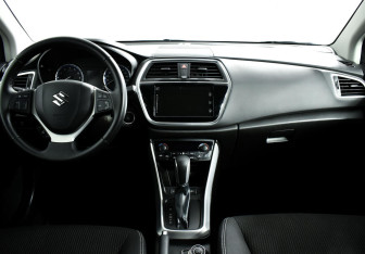 Подержанный автомобиль Suzuki SX4 Hatchback 2018 года (8 фото)