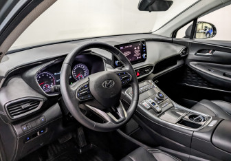 Подержанный автомобиль Hyundai Santa Fe 2023 года (17 фото)