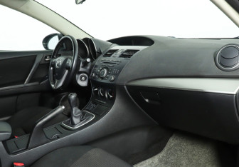 Подержанный автомобиль Mazda 3 Hatchback 2013 года (9 фото)