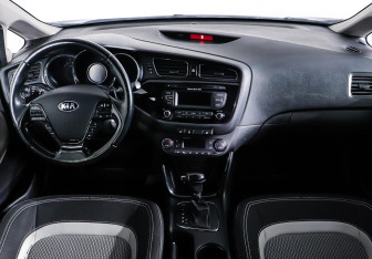 Подержанный автомобиль Kia Ceed Hatchback 2013 года (11 фото)
