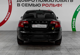 Подержанный автомобиль Volvo S60 2014 года (5 фото)