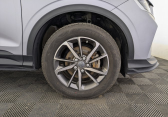 Подержанный автомобиль Geely Coolray 2023 года (12 фото)