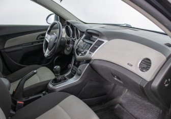 Подержанный автомобиль Chevrolet Cruze Sedan 2012 года (9 фото)