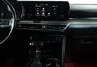 Подержанный автомобиль Kia K5 2021 года (14 фото)