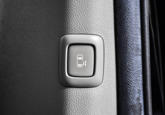 Подержанный автомобиль Kia Carnival 2019 года (16 фото)