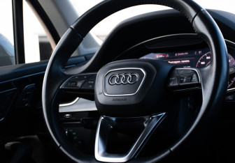 Подержанный автомобиль Audi Q7 2018 года (16 фото)