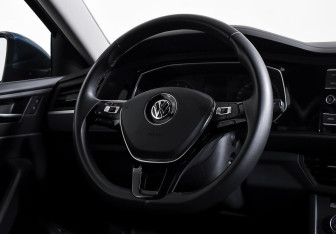 Подержанный автомобиль Volkswagen Jetta Sedan 2020 года (12 фото)