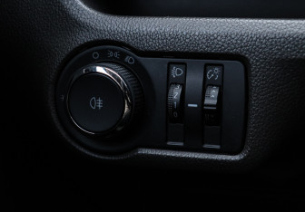 Подержанный автомобиль Chevrolet Cobalt Sedan 2013 года (15 фото)