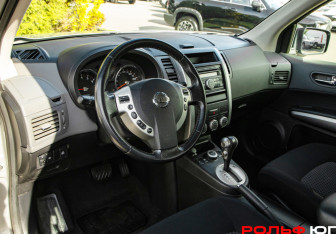 Подержанный автомобиль Nissan X-Trail 2008 года (16 фото)