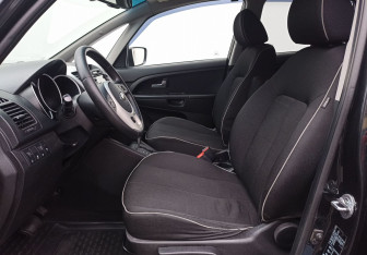 Подержанный автомобиль Kia Venga 2012 года (10 фото)