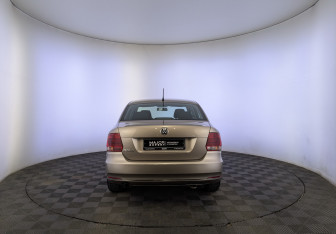 Подержанный автомобиль Volkswagen Polo Sedan 2016 года (6 фото)