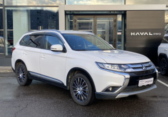 Подержанный автомобиль Mitsubishi Outlander 2018 года (3 фото)