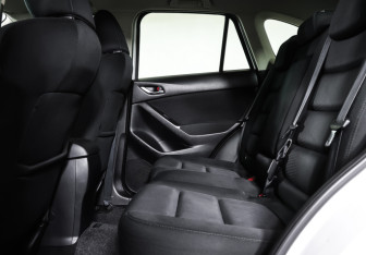 Подержанный автомобиль Mazda CX-5 2012 года (12 фото)