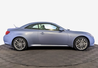 Подержанный автомобиль Infiniti G Convertible 2011 года (4 фото)