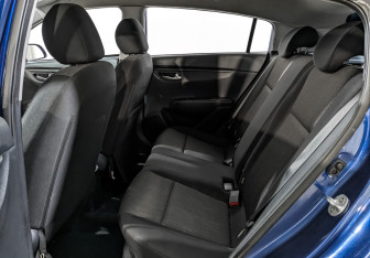 Подержанный автомобиль Kia Rio Hatchback 2021 года (16 фото)