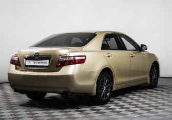 Подержанный автомобиль Toyota Camry Sedan 2011 года (5 фото)