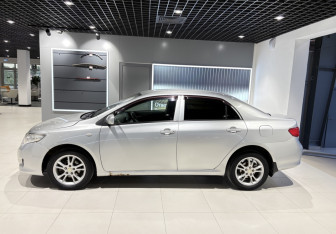 Подержанный автомобиль Toyota Corolla Sedan 2008 года (2 фото)