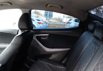 Подержанный автомобиль Hyundai Elantra Sedan 2013 года (10 фото)