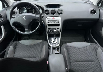 Подержанный автомобиль Peugeot 308 Hatchback 2011 года (11 фото)