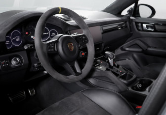 Подержанный автомобиль Porsche Cayenne 2021 года (14 фото)