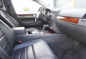 Подержанный автомобиль Volkswagen Touareg 2009 года (11 фото)