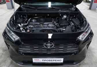 Подержанный автомобиль Toyota RAV4 2021 года (9 фото)