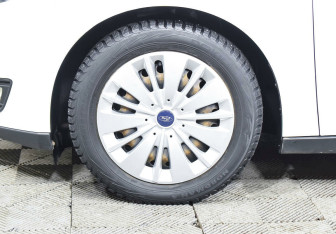 Подержанный автомобиль Ford Focus Wagon 2018 года (8 фото)