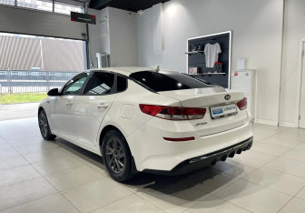 Подержанный автомобиль Kia Optima Sedan 2018 года (6 фото)