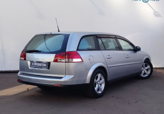 Подержанный автомобиль Opel Vectra Wagon 2004 года (8 фото)