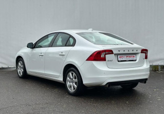 Подержанный автомобиль Volvo S60 2013 года (7 фото)