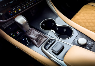 Подержанный автомобиль Lexus RX 2019 года (30 фото)