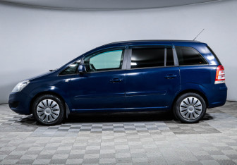 Подержанный автомобиль Opel Zafira Compactvan 2012 года (8 фото)