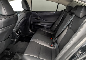 Подержанный автомобиль Lexus ES 2021 года (18 фото)