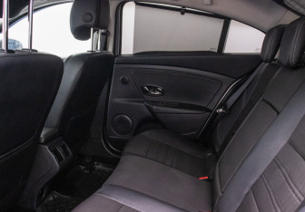 Подержанный автомобиль Renault Fluence 2014 года (11 фото)