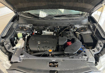 Подержанный автомобиль Mitsubishi Outlander 2012 года (20 фото)