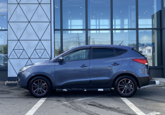 Подержанный автомобиль Hyundai ix35 2014 года (8 фото)