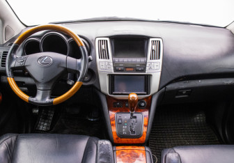 Подержанный автомобиль Lexus RX 2004 года (13 фото)