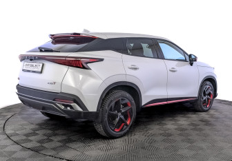 Подержанный автомобиль Omoda C5 2023 года (5 фото)