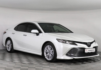 Подержанный автомобиль Toyota Camry Sedan 2019 года (3 фото)