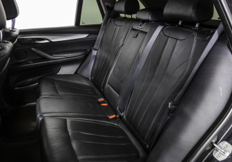 Подержанный автомобиль BMW X5 2017 года (15 фото)