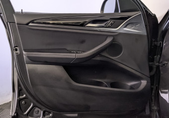 Подержанный автомобиль BMW X4 2021 года (19 фото)