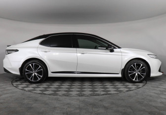 Подержанный автомобиль Toyota Camry Sedan 2020 года (4 фото)