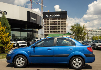 Подержанный автомобиль Kia Rio Sedan 2006 года (6 фото)